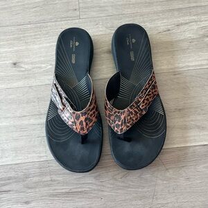 Cloud steppers By Clark’s Comfort Sandals Sz 11
